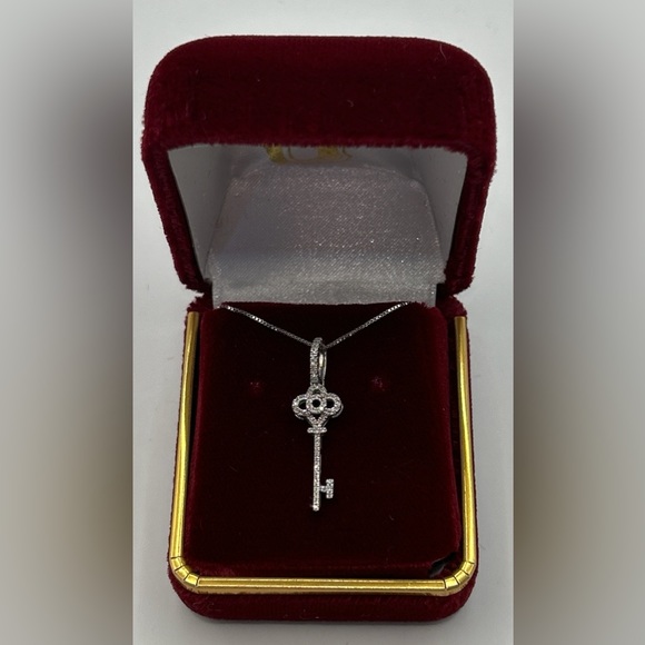 **HOST PICK** STUNNING Diamond & White Gold Key Necklace - Picture 2 of 13